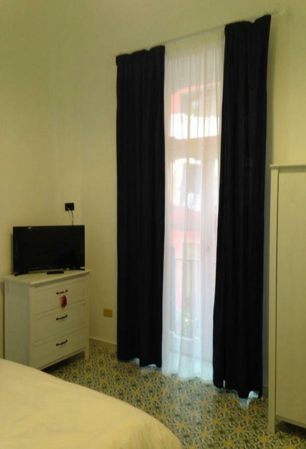 Il Sorriso Bed & Breakfast Salerno Bagian luar foto
